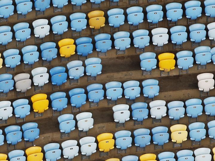 Une vue aérienne des tribunes du stade&nbsp;Maracanã, où des sièges se sont décrochés, le 12 janvier 2017. (NACHO DOCE / REUTERS)