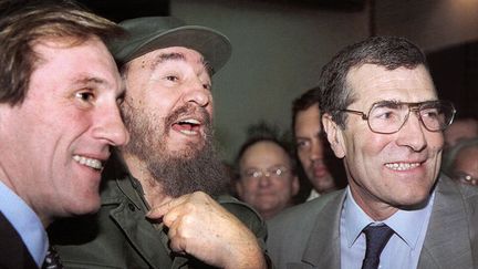 Le leader cubain Fidel Castro, l'acteur Gérard Depardieu et l'industriel français Gerard Bourgoin, à La Havane en novembre 1996. (AFP)