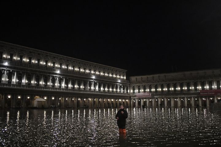 La place Saint-Marc, le 12 novembre 2019 à Venise (Italie). (MARCO BERTORELLO / AFP)