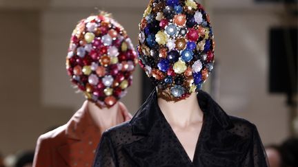 D&eacute;fil&eacute; haute couture automne-hiver 2013/14 du couturier Martin Margiela &agrave; Paris, le 3 juillet 2013. (CHARLES PLATIAU / REUTERS)