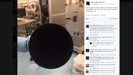 Un objet couvert de Vantablack, présenté comme le matériau le plus noir du monde, sur la page Facebook de son créateur, l'entreprise britannique Surrey NanoSystems, le 14 octobre 2015. (SURREY NANOSYSTEMS)