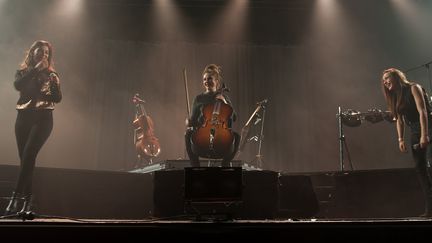 L.E.J en en pleine performance sur la scène du Printemps de Bourges 2016
 (GUILLAUME SOUVANT / AFP)