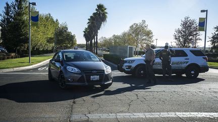 Des policiers sur le site de l'université UC&nbsp;Merced, située au sud de Sacramento (Californie), après une attaque au couteau, le 4 novembre 2015. (SIPANY / SIPA)