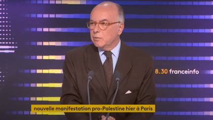 Bernard Cazeneuve, ancien Premier ministre, était lundi 23 octobre l'invité du 8h30 franceinfo. (FRANCEINFO/RADIOFRANCE)