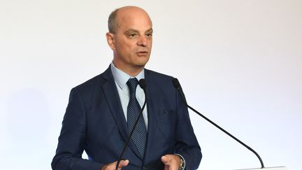 Jean-Michel Blanquer lors d'une conférence de presse, le 27 août 2020, à Paris. (CHRISTOPHE ARCHAMBAULT / AFP)