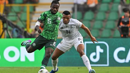 Moses Simon and Mothobi Mvala during the CAN semi-final between Nigeria and South Africa, February 7, 2024. (ISSOUF SANOGO / AFP)