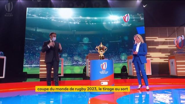 VIDEO. Rugby : "En 2023, je veux qu'on rapporte la Coupe du monde à la maison", déclare Emmanuel Macron