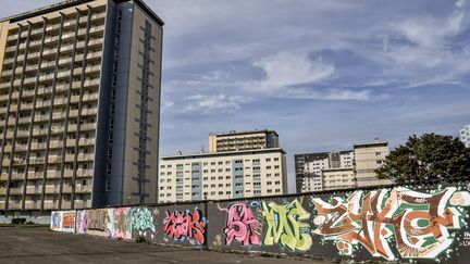 Des HLM à Calais (Pas-de-Calais), le 20 septembre 2017. (PHILIPPE HUGUEN / AFP)