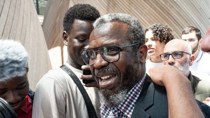 L'imam de Pessac, Abdourahmane Ridouane, à la sortie du tribunal judiciaire, le 31 mai 2024. (CLAUDE PETIT / MAXPPP)