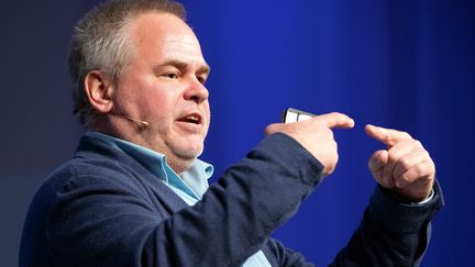 Eugène Kaspersky, patron de Kaspersky Lab, l’un des grands éditeurs de logiciels au monde, expert en cyber-sécurité, diplômé en mathématiques de la haute école du KGB à l’époque, devenu FSB, autrement dit les renseignements russes. Ici à Fribourg, en Suisse, lors d'une conférences sur la cybersécurité le 27 février 2019. (ANTHONY ANEX / KEYSTONE / EPA VIA MAXPPP)