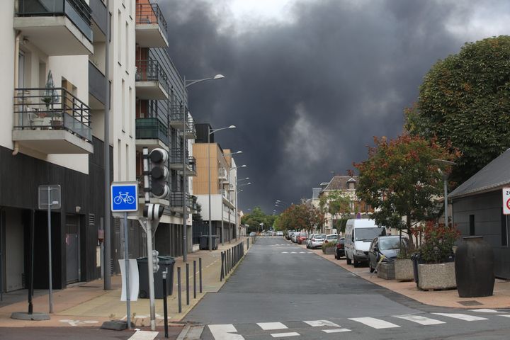 Les habitants de Rouen ont déserté les rues de la ville, le 26 septembre 2019, après l'incendie de l'usine Lubrizol. (MAXPPP)