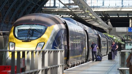 Un train au terminal Eurostar de la gare de St Pancras, dans le centre de Londres, le 26 juillet 2024. (JAMES MANNING / MAXPPP)