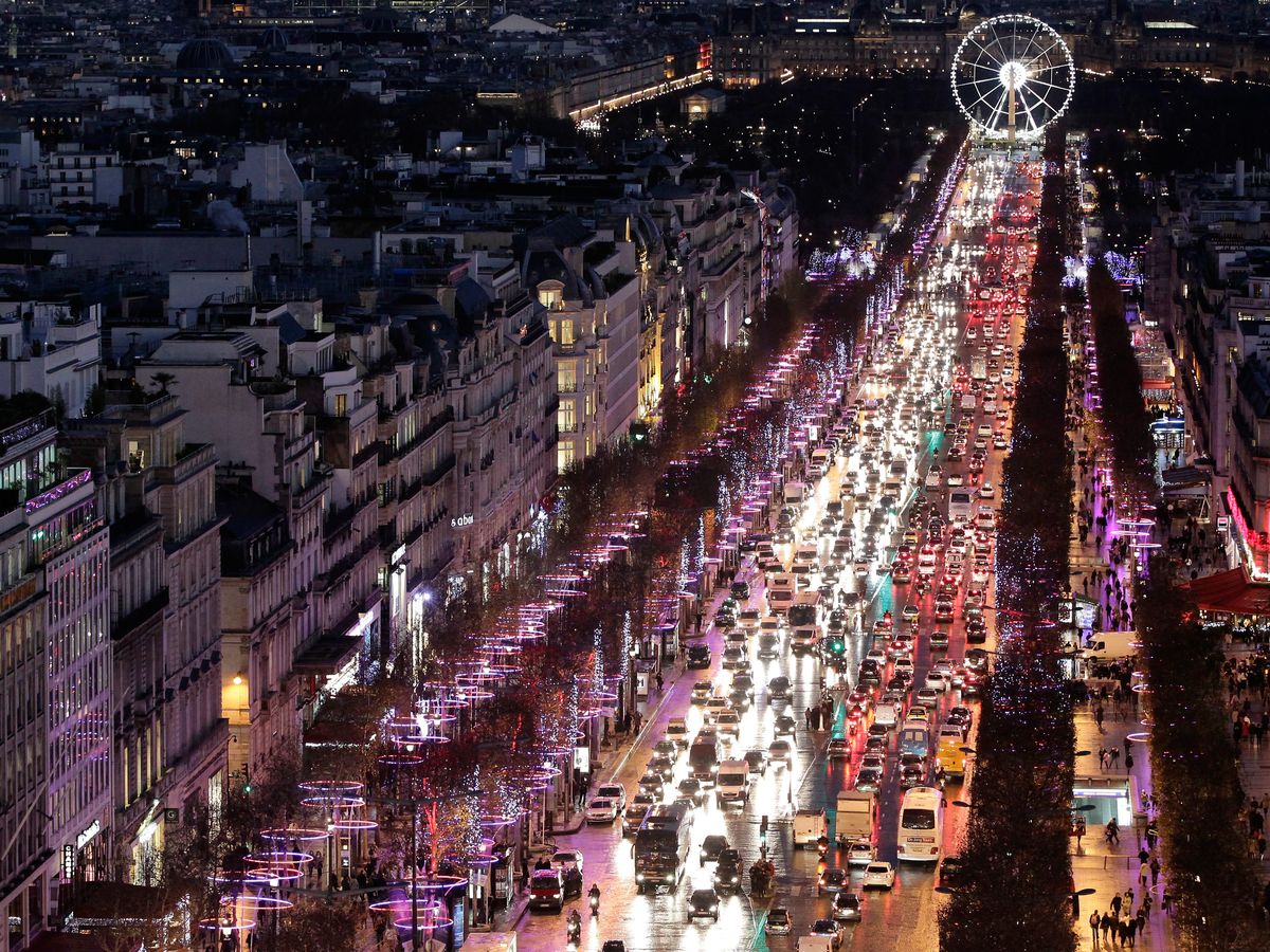 Avenida Champs-Elysées é a mais cara da Europa