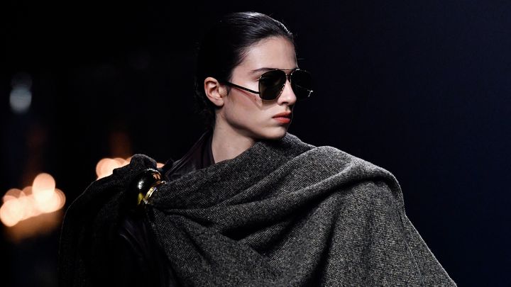 Défilé Saint Laurent automne-hiver 2023-24 à la Paris Fashion Week le 28 février 2023 (JULIEN DE ROSA / AFP)