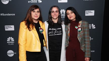 Maryam Keshavarz, Sierra Urich et Noora Niasari au Festival du film de Sundance, le 21 janvier 2023 à Park City dans l'Utah aux Etats-Unis. (ROBIN MARCHANT / GETTY IMAGES NORTH AMERICA)