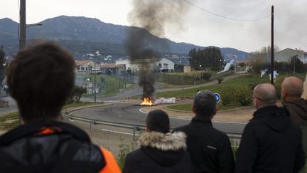 Quelques manifestants ont été légèrement blessés à Bastia, selon les pompiers. (RAPHAEL POLETTI / MAXPPP)