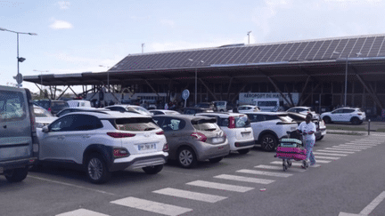 Mayotte : l'aéroport rouvre partiellement, au grand soulagement des Mahorais (France 2)