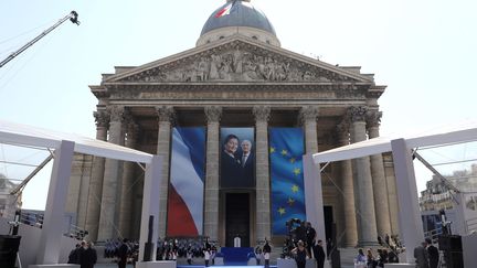 Le Panthéon à Paris, où entrent Simone et Antoine Veil le dimanche 1er juillet 2018. (LUDOVIC MARIN / AFP)