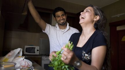 Monia Mourad Zaatar et son mari. Les préjugés liés à l'exercice de cette profession en ont empêché plus d'une, pourtant motivée pour ce travail à haut risque. (Caroline Poiron pour Géopolis)