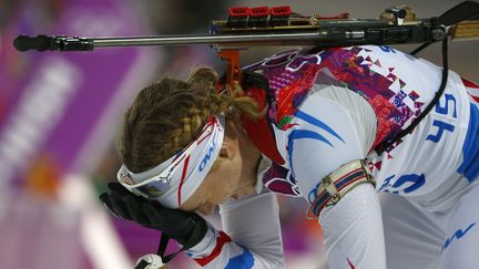 La Fran&ccedil;aise&nbsp;Ana&iuml;s Bescond, d&eacute;&ccedil;ue apr&egrave;s son &eacute;chec dans l'&eacute;preuve du 15 km de biathlon des Jeux de Sotchi (Russie), le 14 f&eacute;vrier 2014. (CARLOS BARRIA / REUTERS)