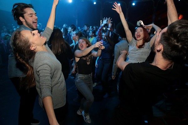 Ambiance pendant le concert de Louise Attaque au Cabaret sauvage à Paris 
 (PHOTOPQR LE PARISIEN)