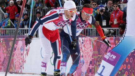 Le sprint agité à l'arrivée du skiathlon entre le Norvégien Sundby et le Russe Vylegzhanin