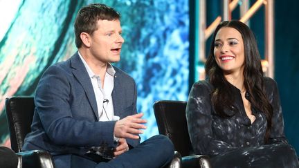 Les acteurs Steve Zahn et Natalie Martinez, au casting de "The Crossing", lors d'une conférence de presse de présentation de la nouvelle série d'ABC à Pasadena (Californie), le 8 janvier 2018
 (Frederic M. Brown / Getty Images North America / AFP)