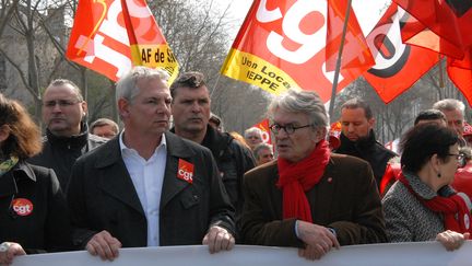 Le secr&eacute;taire g&eacute;n&eacute;ral de la CGT Thierry Lepaon (&agrave; gauche) et celui de FO&nbsp;Jean-Claude Mailly (&agrave; droite) lors d'une manifestation contre le pacte&nbsp;de responsabilit&eacute;, le 18 mars 2014. (CITIZENSIDE/PATRICE PIERROT / CITIZENSIDE.COM)