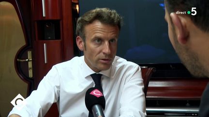 Emmanuel Macron répond aux questions de Mohamed Bouafsi