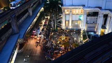 Une vue g&eacute;n&eacute;rale du carrefour&nbsp;Ratchaprasong &agrave; Bangkok (Tha&iuml;lande), apr&egrave;s la r&eacute;ouverture du sanctuaire hindouiste vis&eacute; par un attentat, le 19 ao&ucirc;t 2015. (WASAWAT LUKHARANG / NURPHOTO / AFP)