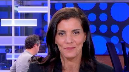 Le JT du 23h du samedi 25 mars 2023 présenté par Sorya Khaldoun sur franceinfo est consultable en ligne en replay pour voir et revoir ce journal télévisé qui décrypte l'actualité. Retrouvez les dernières infos du week-end, les grands reportages, les interviews et les explications de la rédaction sur toute l’actualité nationale et internationale. (FRANCEINFO)