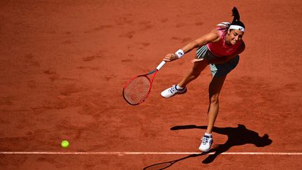 Caroline Garcia a bien lancé ses Internationaux de France, lundi 31 mai 2021. (MARTIN BUREAU / AFP)