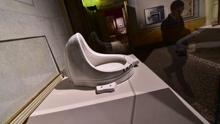 La Fontaine, oeuvre en forme d'urinoir&nbsp;de Marcel Duchamp le 25 ao&ucirc;t 2015. (GIUSEPPE CACACE / AFP)