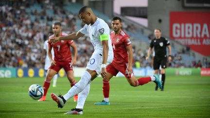 Kylian Mbappé avec l'équipe de France face à Gibraltar, le 16 juin 2023. (FRANCK FIFE / AFP)