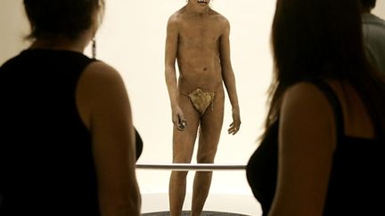 Représentation d'un homme de Néandertal au Musée de la préhistoire des Eyzies (Dordogne) , le 19/07/2004 (AFP/Patrick Bernard)