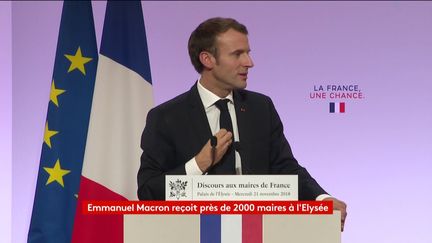 Macron : "Il ne faut rien céder à un vent mauvais"