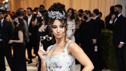 Léna Mahfouf alias Léna Situations&nbsp;lors du&nbsp;Met Gala 2022&nbsp;au&nbsp;Metropolitan Museum of Art&nbsp;à&nbsp;New York. (DIMITRIOS KAMBOURIS / GETTY IMAGES NORTH AMERICA)