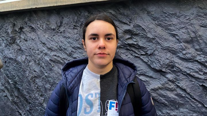 Pour la lycéenne de 15 ans, il est essentiel de se mobiliser pour que les générations futures puissent profiter pleinement de leur retraite. (RACHEL RODRIGUES / FRANCEINFO)