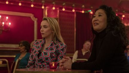 Jodie Comer (gauche) et Sandra Oh (droite) dans la série "Killing Eve". (LAURA RADFORD/BBCAMERICA/SID GEN)