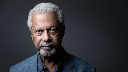 Le romancier et universitaire britannique d'origine tanzanienne et prix Nobel de littérature en 2021 Abdulrazak Gurnah à Paris, le 16 juin 2022 (JOEL SAGET / AFP)