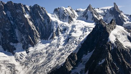 Vue aérienne du glacier de Leschaux et des grandes jorasses, dans le massif du Mont-Blanc, le 24 avril 2017.&nbsp; (PHILIPPE ROY / PHILIPPE ROY)