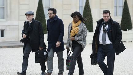 Des représentants des victimes arrivent à l'Elysée&nbsp;le 21 mars 2016&nbsp; (STEPHANE DE SAKUTIN / AFP)