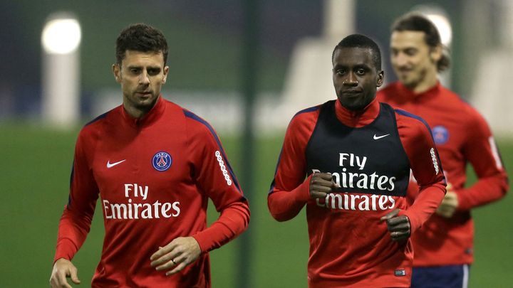 Blaise Matuidi, Thiago Motta et Zlatan Ibrahimovic à l'entraînement du PSG, le 27 décembre 2015. (KARIM JAAFAR / AFP)