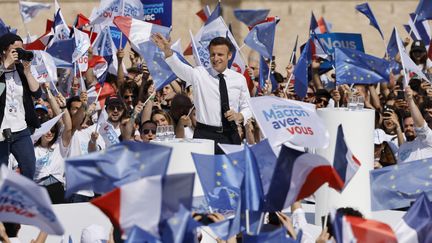 Emmanuel Macron en meeting à Marseille, le 16 avril 2022. (LUDOVIC MARIN / AFP)