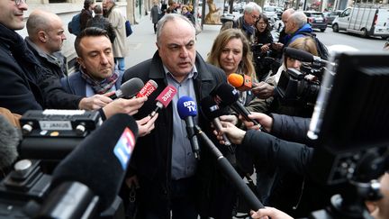 Roger Dillenseger, le secrétaire général de l'Unsa-Ferroviaire, avant la réunion au ministère des Transports à Paris jeudi 5 avril. (LUDOVIC MARIN / AFP)