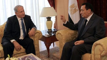 Le président égyptien, Hosni Mioubarak, et le premier ministre israélien, Benjamain Netanyahu, à Charm El-Sheikh (AFP - KHALED DESOUKI)