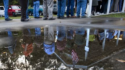 Malgr&eacute; les intemp&eacute;ries, les files d'attente s'allongent &agrave; Crawfordville en Floride. (MARK WALLHEISER / GETTY IMAGES)