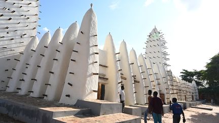 La vieille mosquée de Bobo Dioulasso, construite en 1893, un specimen exceptionnel d'architecture de boue de style sahélien, le 18 septembre 2019. (ISSOUF SANOGO / AFP)