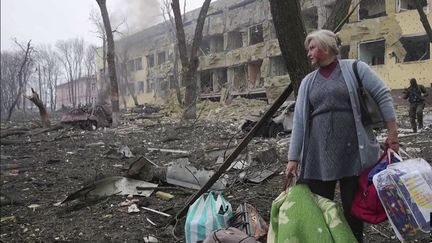 Guerre en Ukraine : le bombardement d'un hôpital pédiatrique cause trois morts à Marioupol