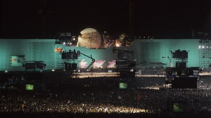 Concert organisé par le bassiste de Pink Floyd, Roger Waters, pour commémorer la chute du mur de Berlin, le 21 juillet 1990.&nbsp; (ULLSTEIN BILD / GETTY)